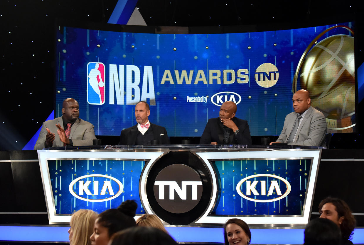 TNT主持人查尔斯·巴克利猛批NBA新转播协议：“简直太糟糕了。”