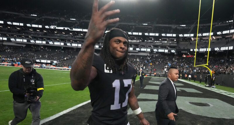 突袭者新闻：达万特-亚当斯认为NFL球员比NBA球员更具有运动能力