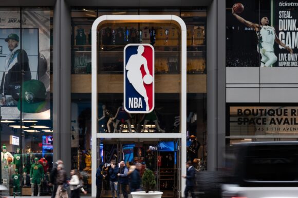 华纳兄弟探索将起诉NBA关于转播权竞标,消息人士称 华纳兄弟探索将起诉NBA关于转播权竞标,消息人士称