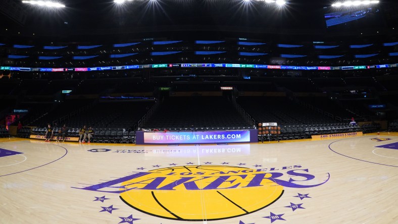 洛杉矶湖人队持续关注关键角色球员、NBA冠军的交易动态