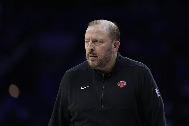 NBA两度年度最佳教练汤姆-锡伯杜与尼克斯达成三年续约协议,消息人士透露 NBA两度年度最佳教练汤姆-锡伯杜与尼克斯达成三年续约协议,消息人士透露