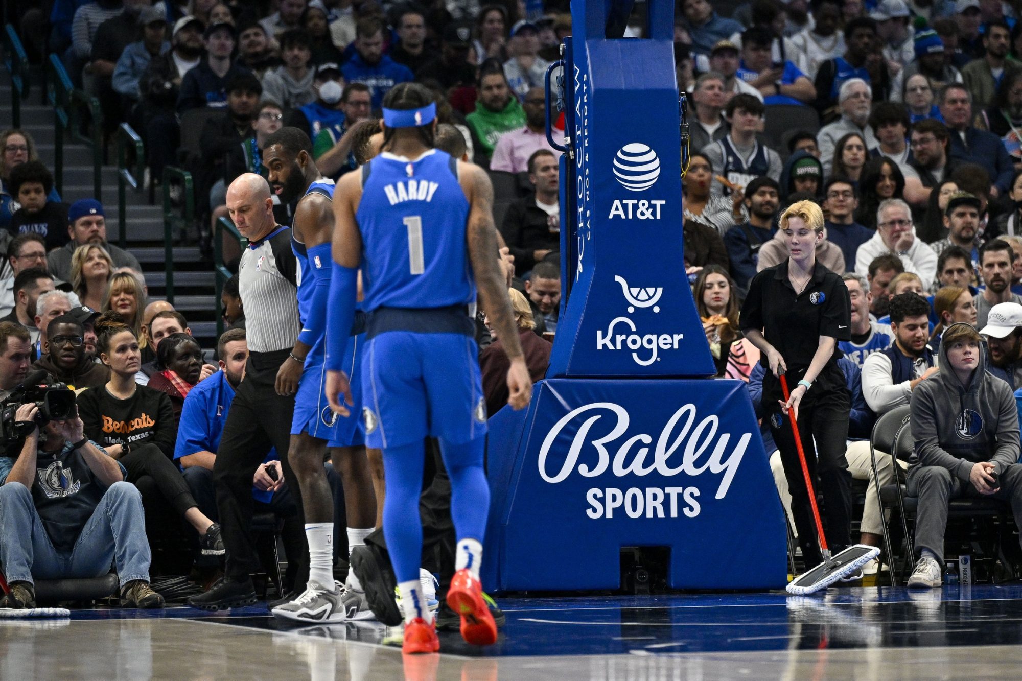DSG即将与康卡斯特、NBA和NHL达成协议以助重组 DSG即将与康卡斯特、NBA和NHL达成协议以助重组