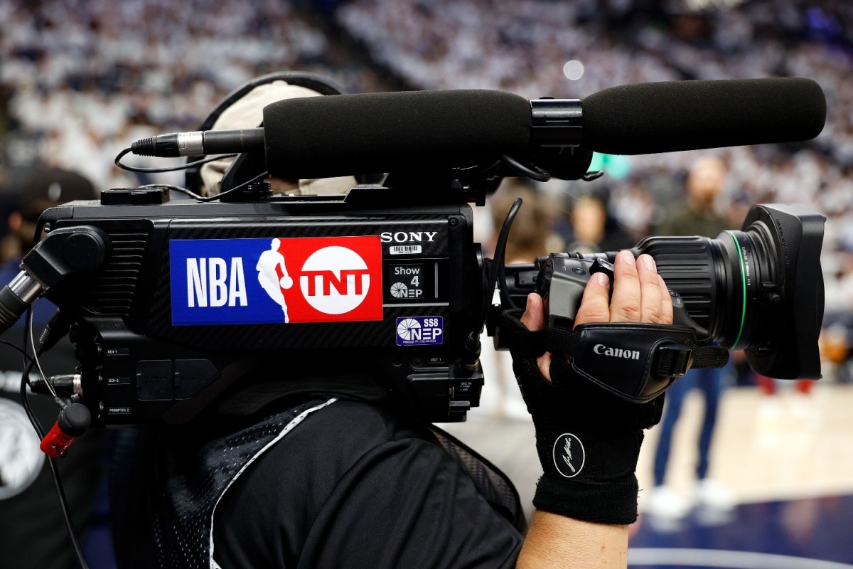 NBA转播权争夺战出现新转折 NBA转播权争夺战出现新转折