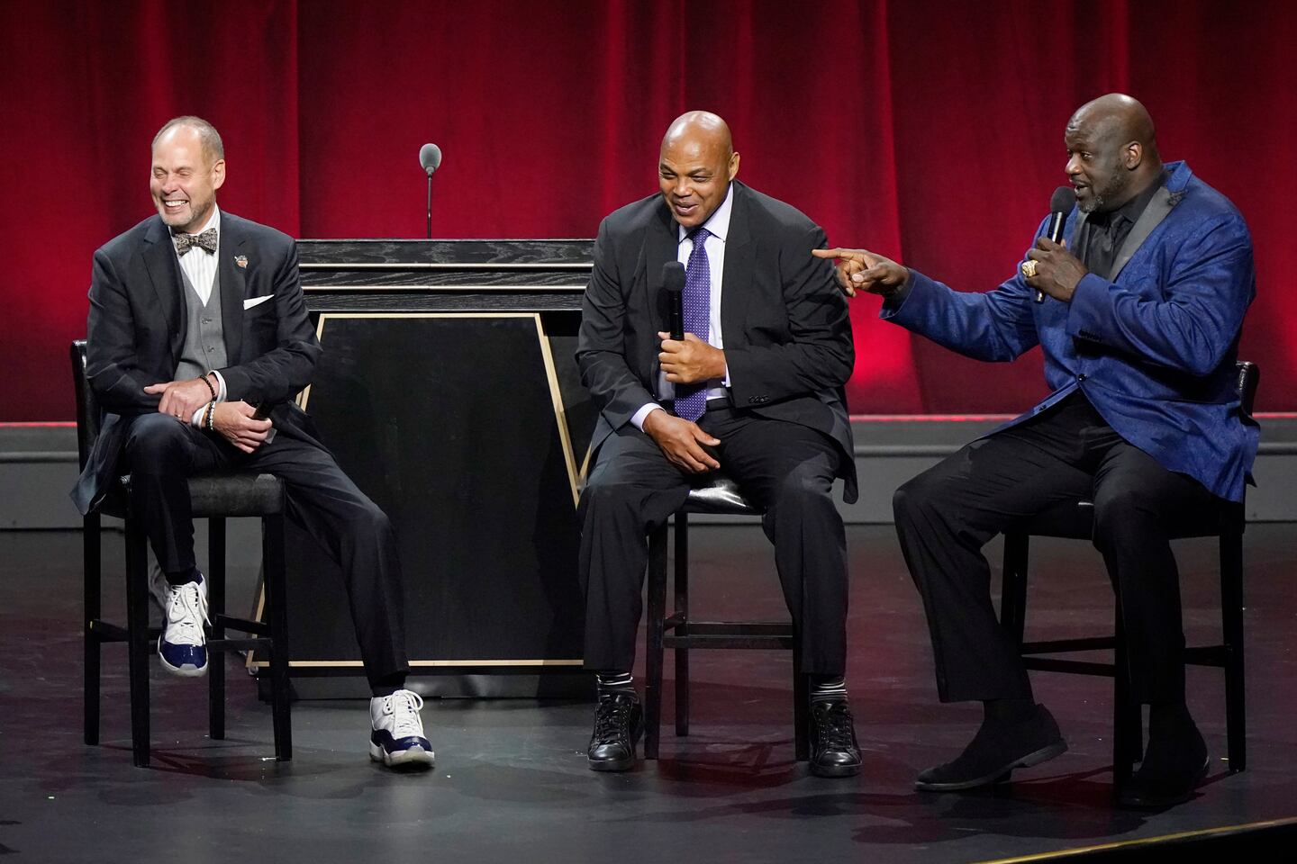 “NBA直播权保留战：华纳兄弟探索频道匹配亚马逊报价保住部分NBA直播权”