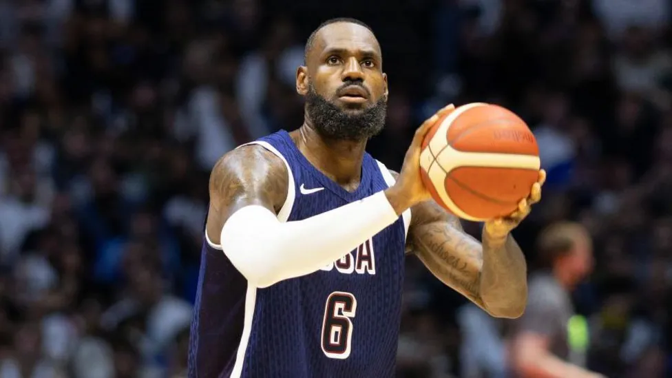 NBA超级巨星詹姆斯担任美国奥运代表团旗手 NBA超级巨星詹姆斯担任美国奥运代表团旗手