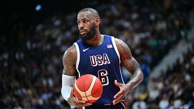 美国队在勒布朗·詹姆斯周六获胜后的下一步是什么?展览赛决赛日程安排和旗手揭晓 美国队在勒布朗·詹姆斯周六获胜后的下一步是什么?展览赛决赛日程安排和旗手揭晓