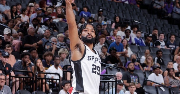 NBA诺尔斯夏季联赛：达林-格林 Jr. 得分上双收官战