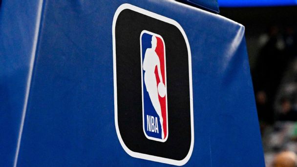 太阳队的乔什-奥科吉在NBA夏季联赛中试炼他的摄影技巧2