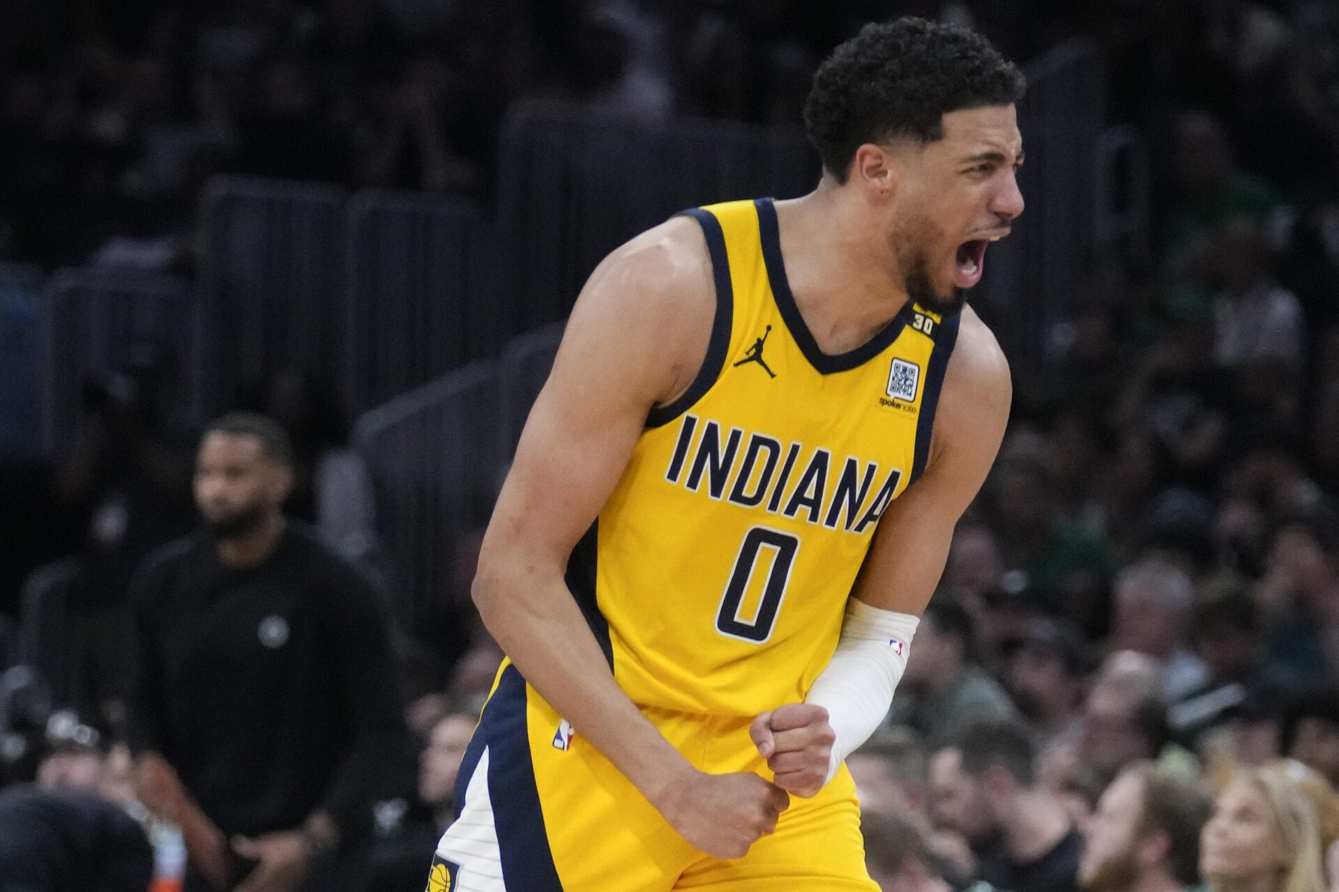 NBA达成创纪录的11年760亿美元媒体转播权协议,美联社消息源称 NBA达成创纪录的11年760亿美元媒体转播权协议,美联社消息源称