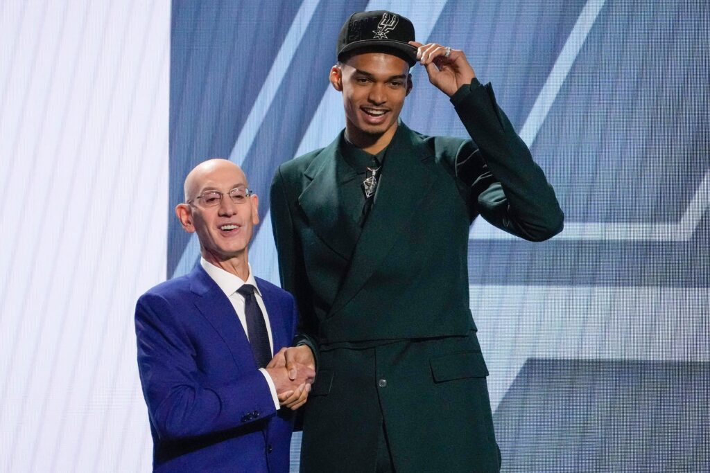 马刺队将在2024年NBA选秀中拥有两个前十选秀权