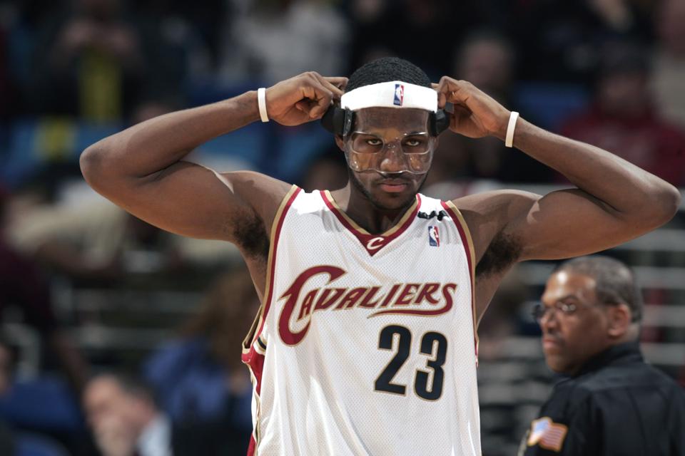 让我们谈谈NBA球员的面部骨折问题吧，正好赶上季后赛的时候2