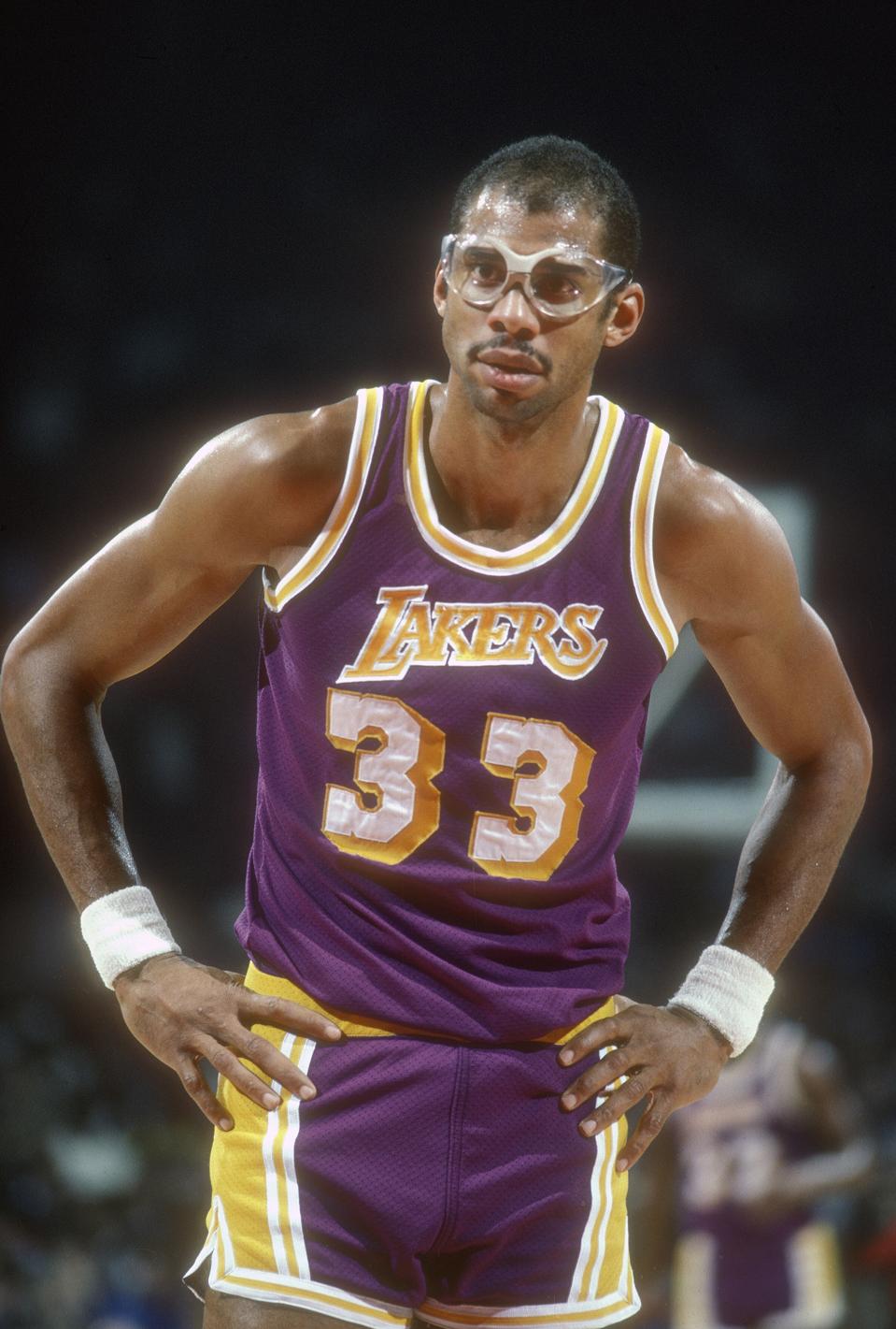 让我们谈谈NBA球员的面部骨折问题吧，正好赶上季后赛的时候4
